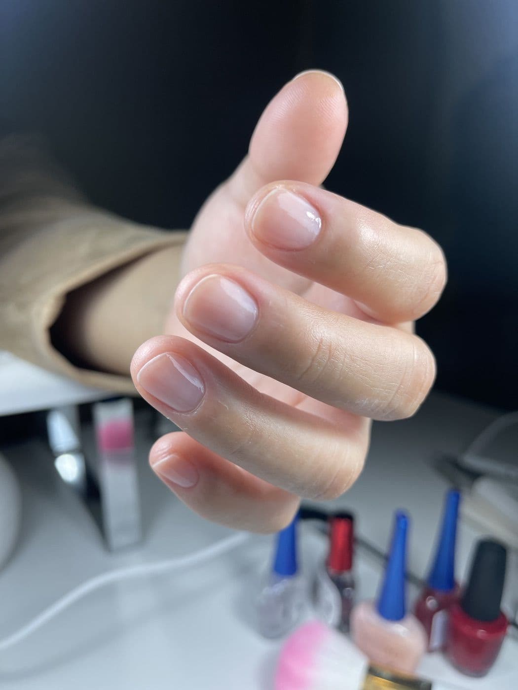 Manicura rusa con esmaltado tradicional